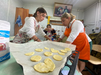 16 июля 2023 года специалисты семейного МФЦ провели мастер-класс по изготовлению печенья. 